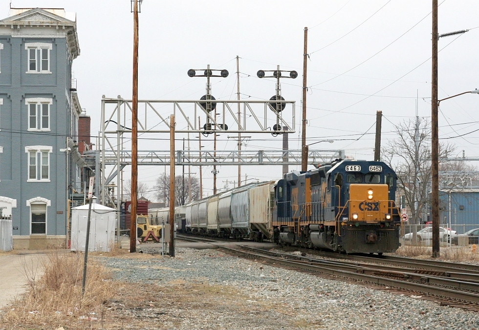 SB local heading for NS track to Queensgate